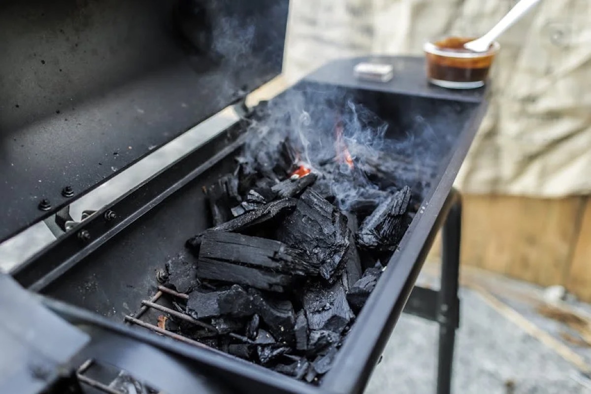 5 Best Portable Charcoal Grills Reviewed for Camping