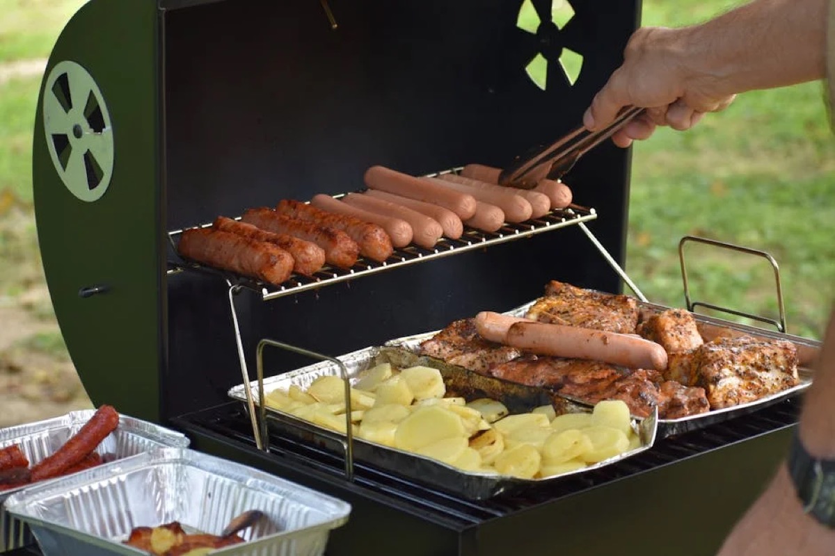 Electric Smoker Buying Guide: Key Features for Home Cooks