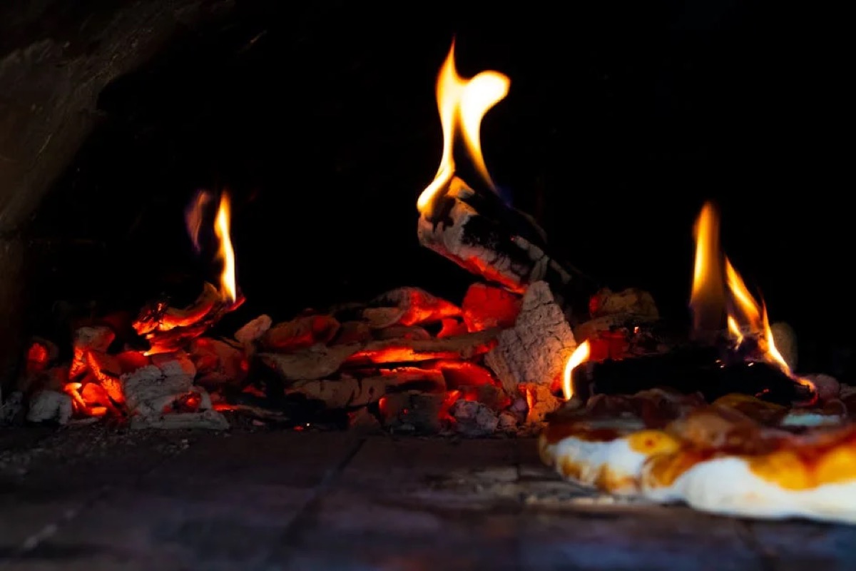 Outdoor Brick Pizza Oven Buyer's Guide: Types & Features