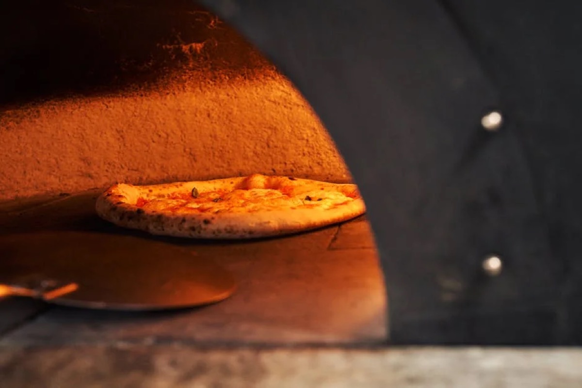 Outdoor Fireplace with Pizza Oven: Buyer's Guide
