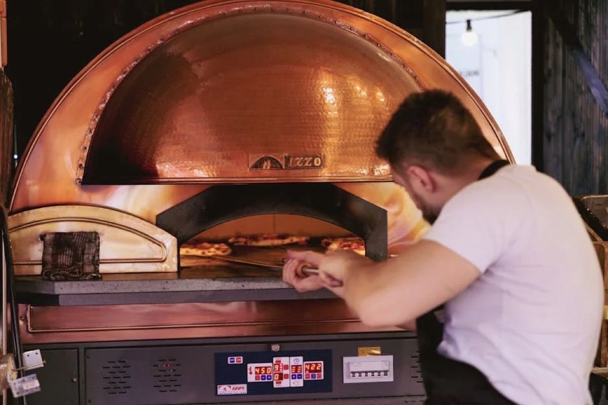 Outdoor Kitchen with Pizza Oven: Buyer's Guide